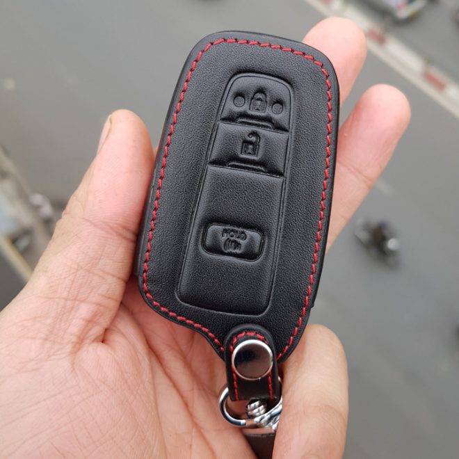 Bao da 3D chỉ đỏ bảo vệ chìa khóa xe dành cho xe Toyota Corolla Cross kèm móc đeo Inox