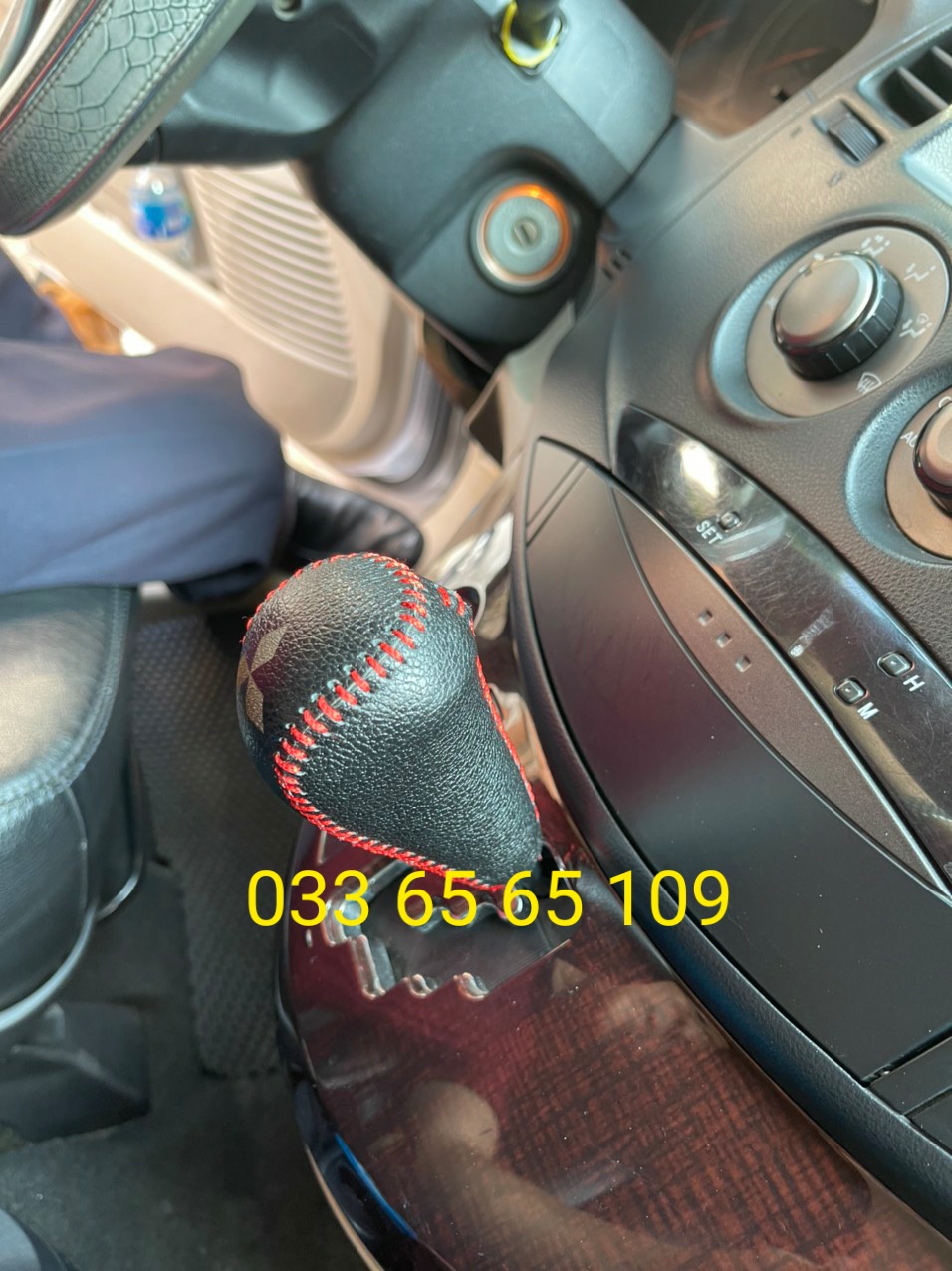 Bọc da cần số Mitsubishi Grandis (AT) số tự động