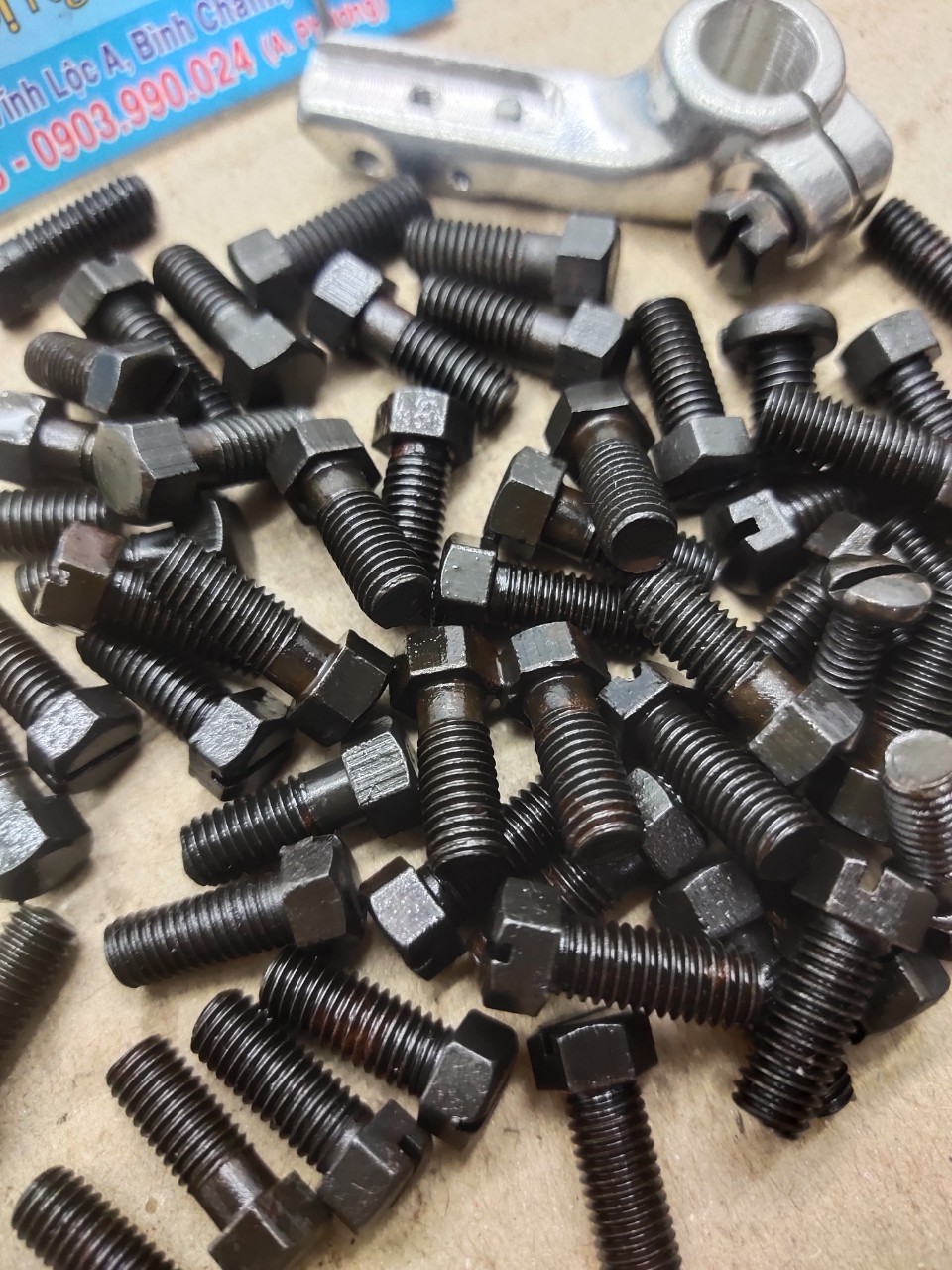 Ốc cùi móc dưới vắt sỏ 4 chỉ siruba 747 cao cấp