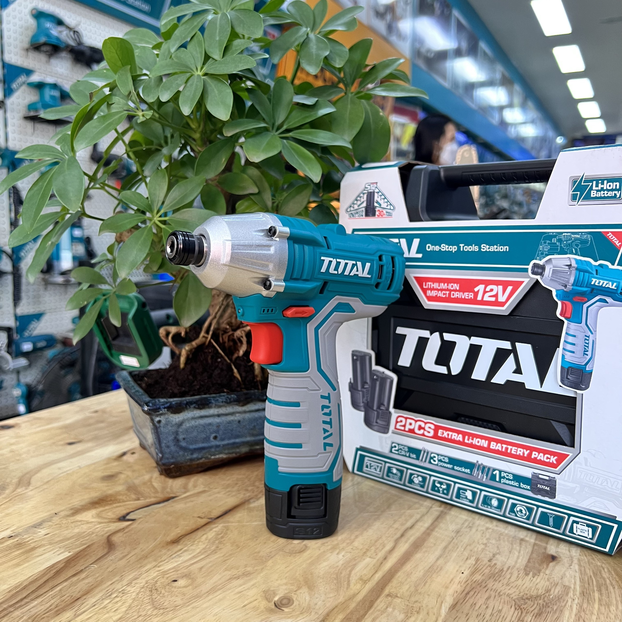 Máy siết vít dùng pin Lithium 12V Total TIRLI1201