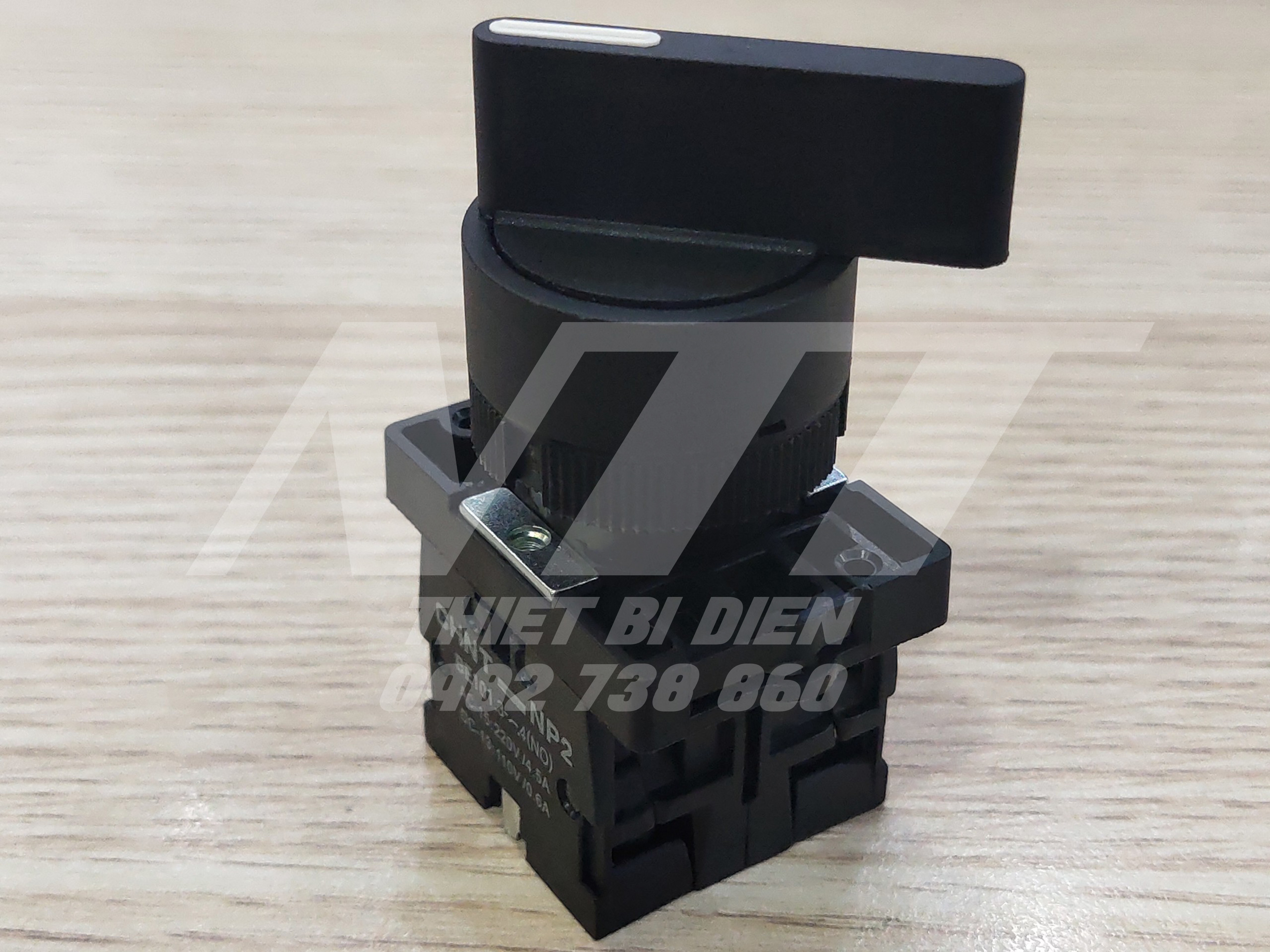 Công tắc xoay 2 vị trí, 3 vị trí phi 22 NP2 Chint