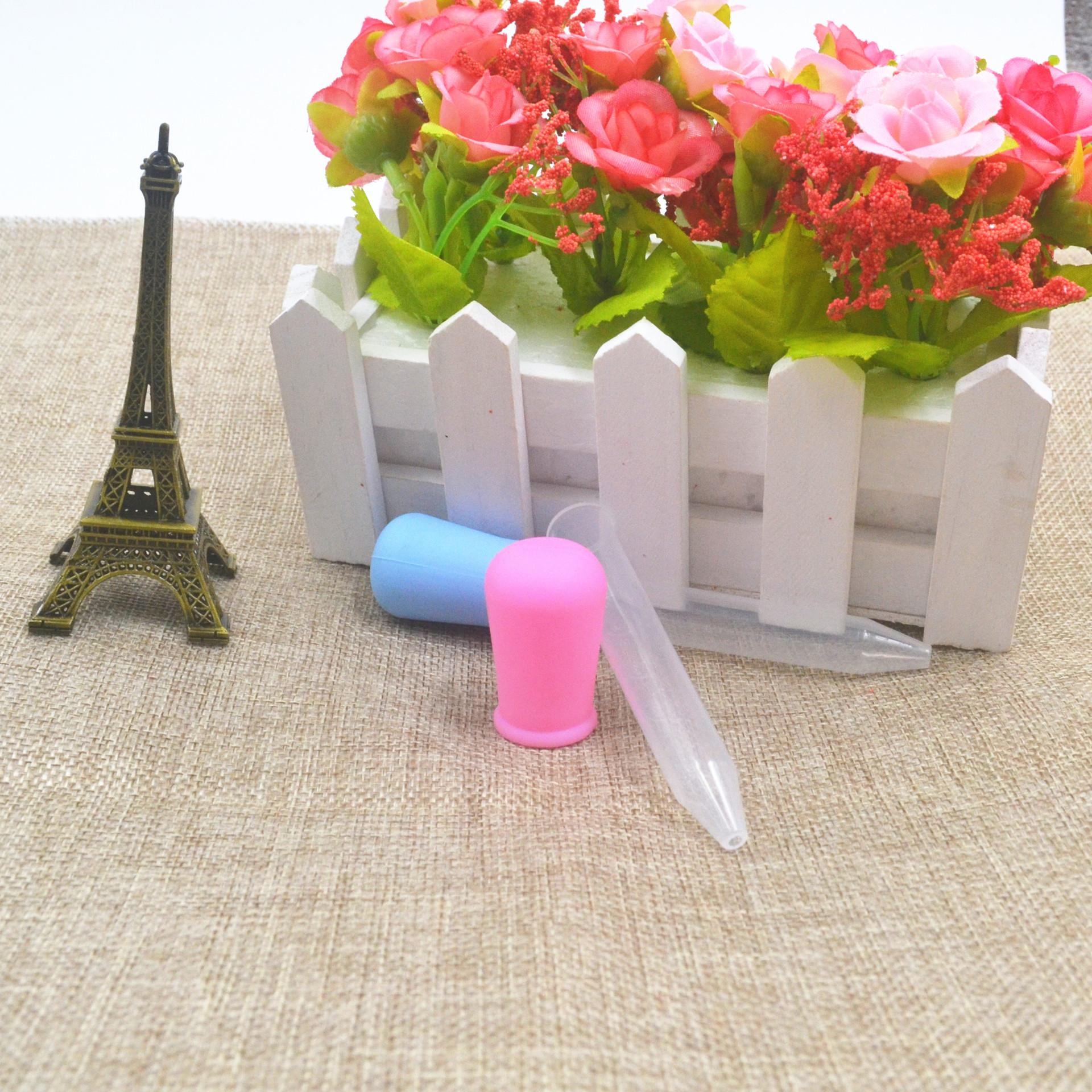 Dụng cụ uống thuốc cho bé