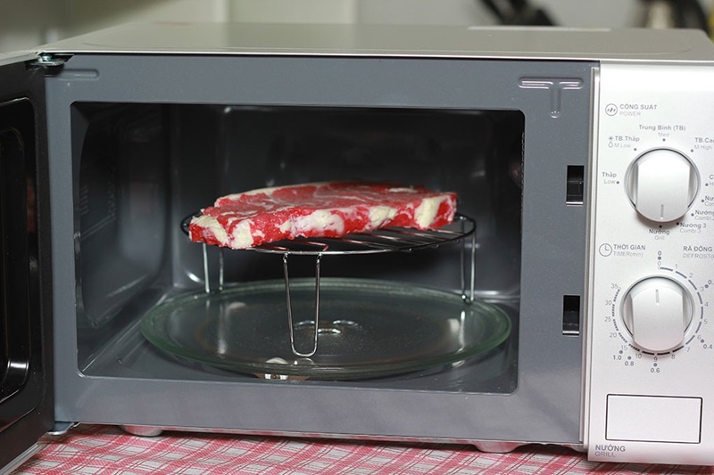 Lò vi sóng Sharp có nướng R-G227VN - 20 lít