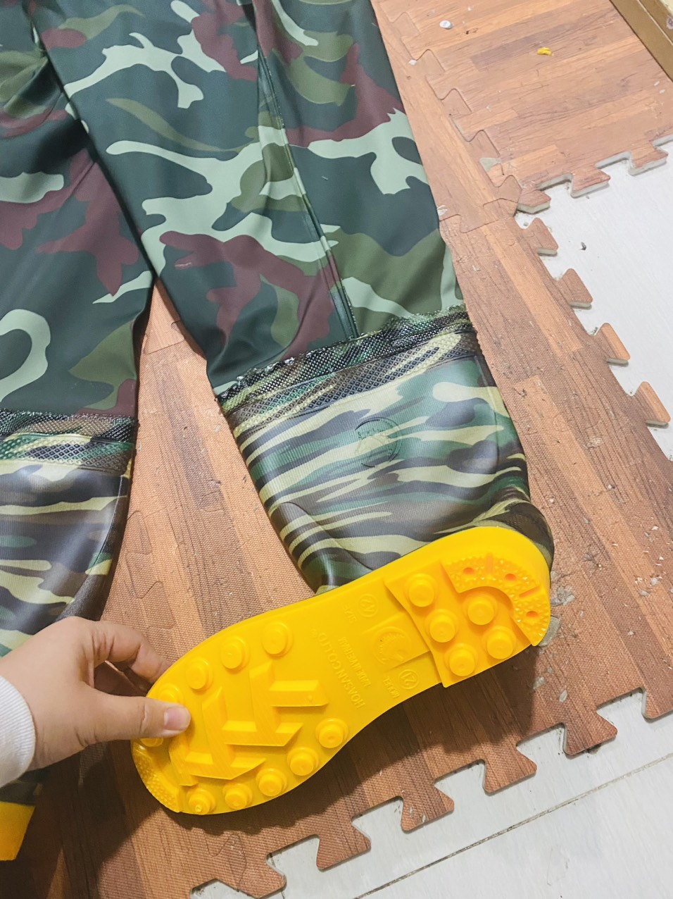 Ủng yếm lội nước HS