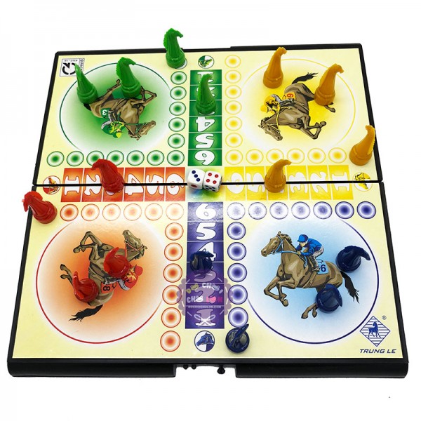Bộ Đồ Chơi Cờ Cá Ngựa Nhỏ Bằng Nhựa Gấp Gọn Dành Cho Mọi Người
