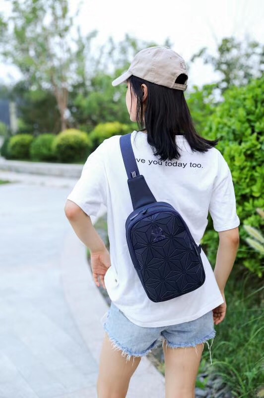 Túi đeo chéo Adi.das 3D có sẵn