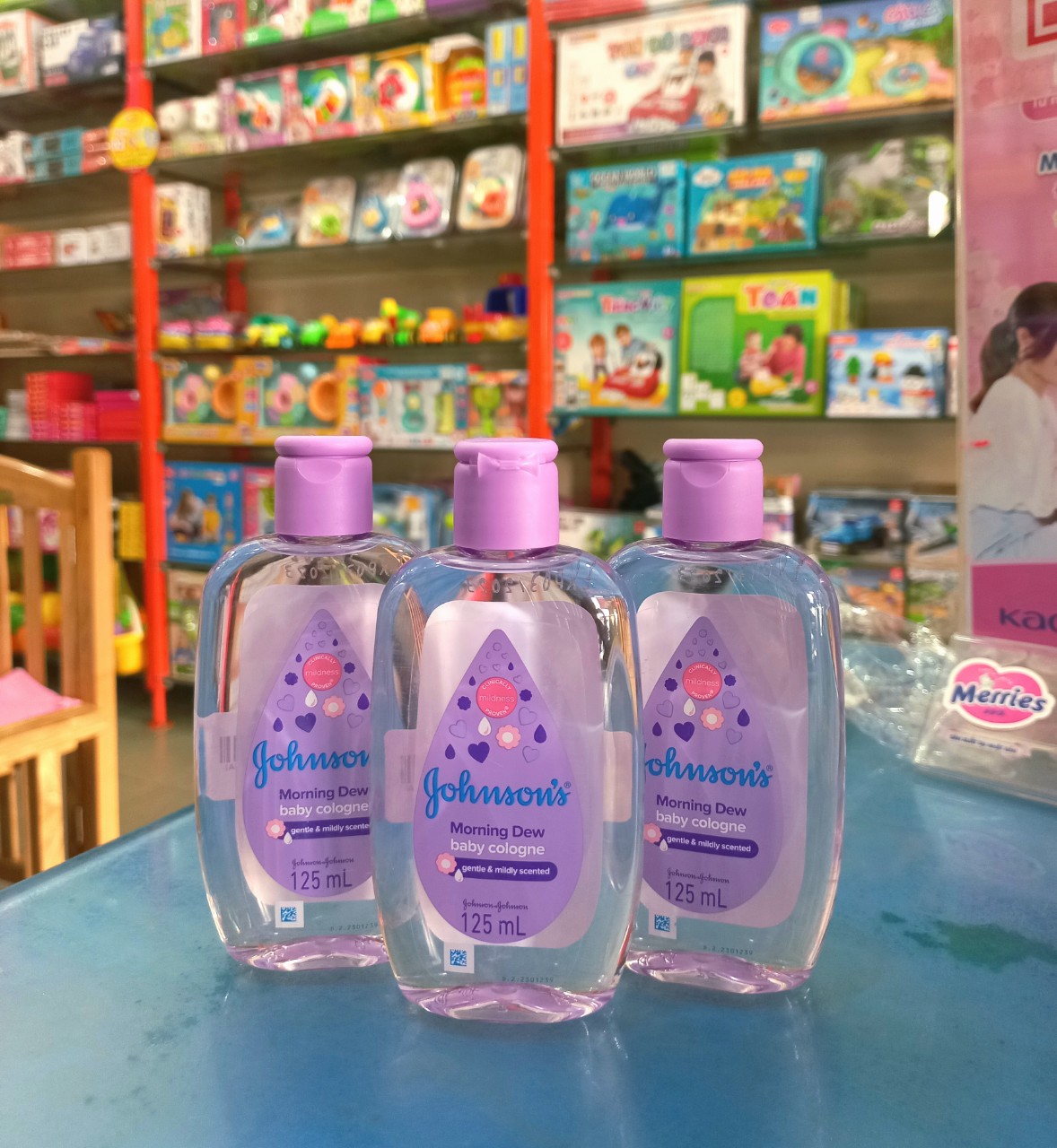 Nước hoa Johnson's Morning Dew Baby Cologne (Chai/ 125ml Tím)