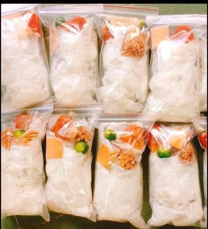 Bánh tráng rìa phơi sương  muối nhuyễn satế cháy tỏi combo 5 bịch về nhớ xịt hơi nước cho mềm bánh