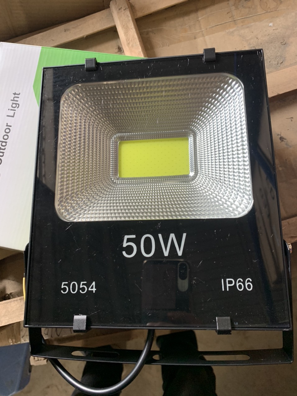 Đèn pha LED 50W chiếu ngoài trời giá rẻ