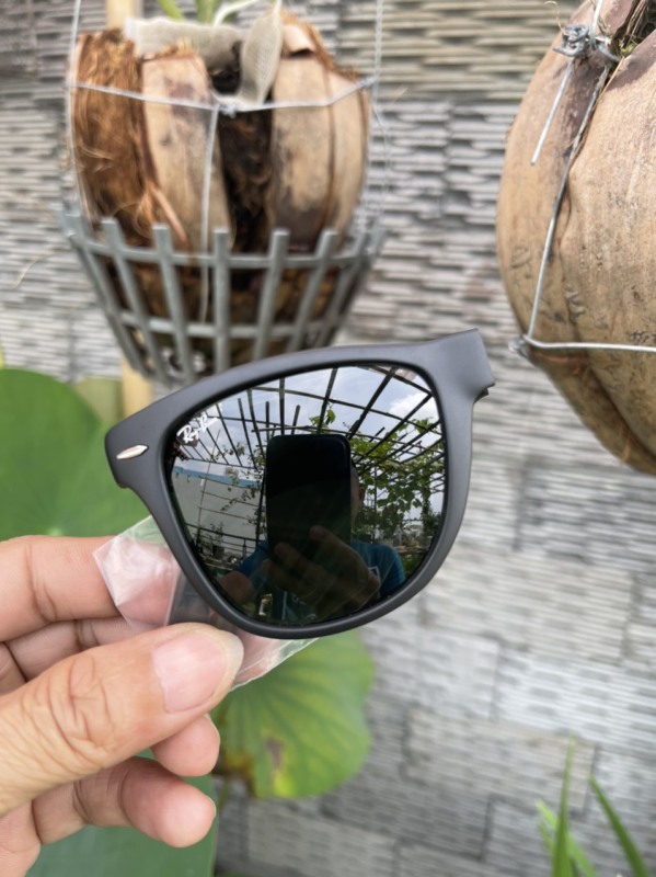 Giá bán Mắt kính Ray-Ban Rb4105 Folding Wayfarer Sunglasses