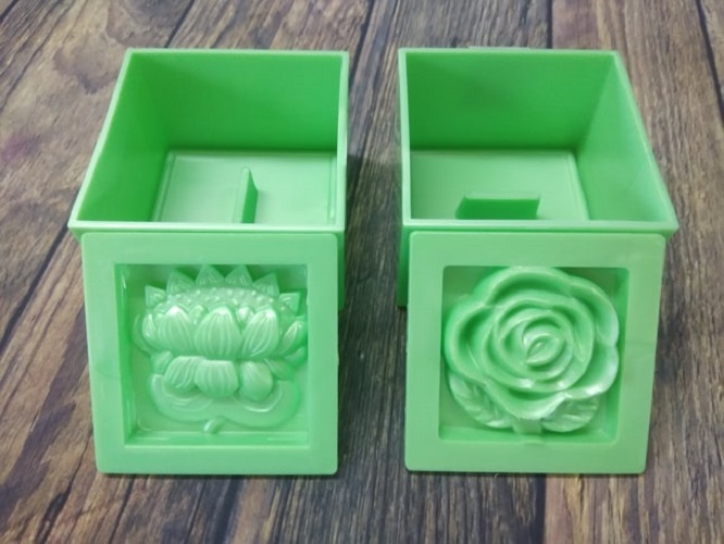 BỘ 2 KHUÔN XÔI VUÔNG XANH 8 CM HÌNH HOA HỒNG VÀ HOA SEN