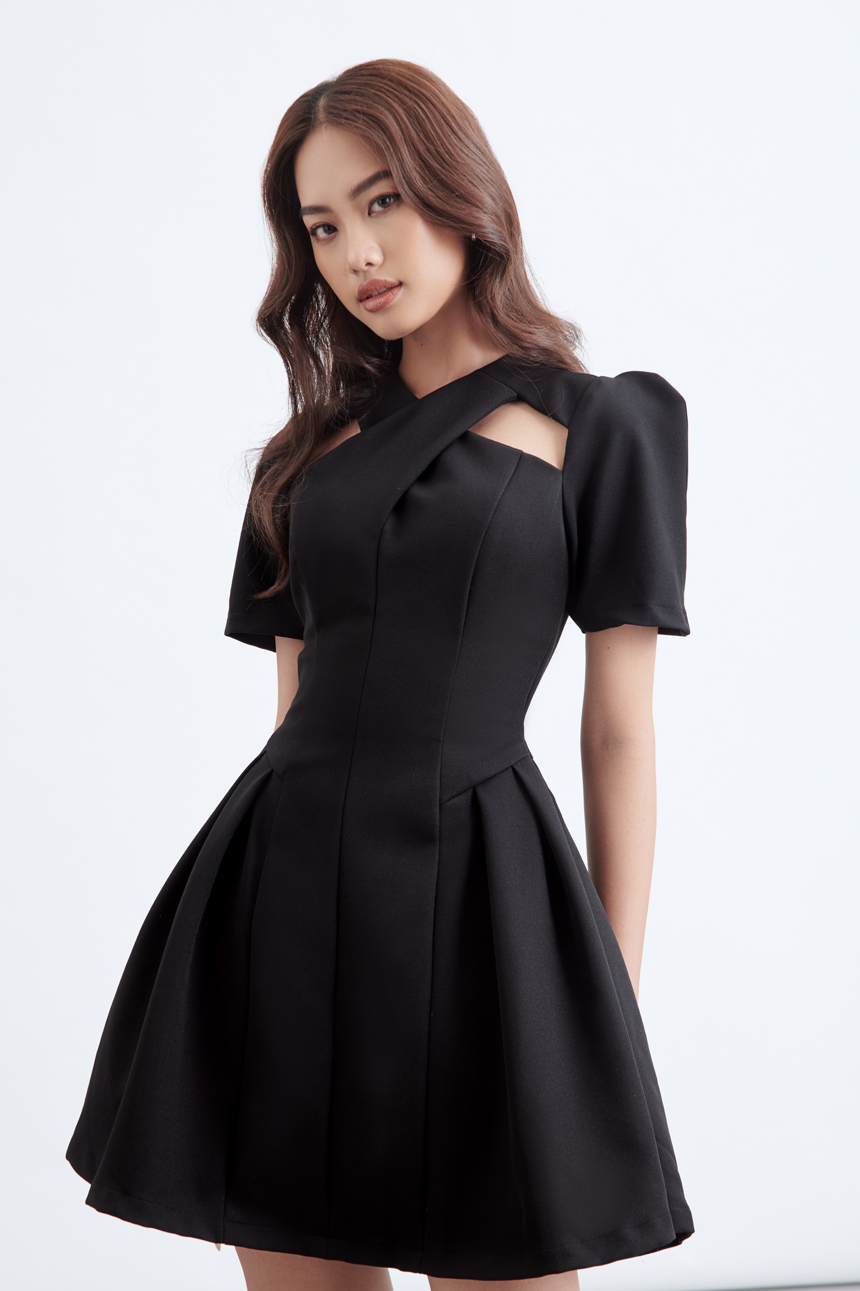 Đầm Cut-Out Ngực Dáng Xòe Màu Đen - HOO DESIGN