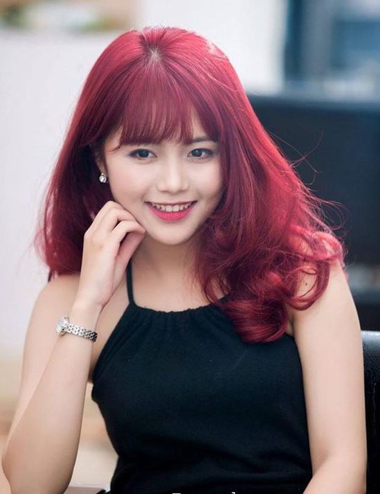 Thuốc nhuộm tóc màu đỏ 8/45 là lựa chọn hoàn hảo cho những ai muốn tô điểm nét đẹp quyến rũ từ mái tóc của mình. Màu sắc đậm, bền màu và an toàn cho tóc của bạn. Tham khảo hình ảnh và cảm nhận sự khác biệt mà sản phẩm đem lại.