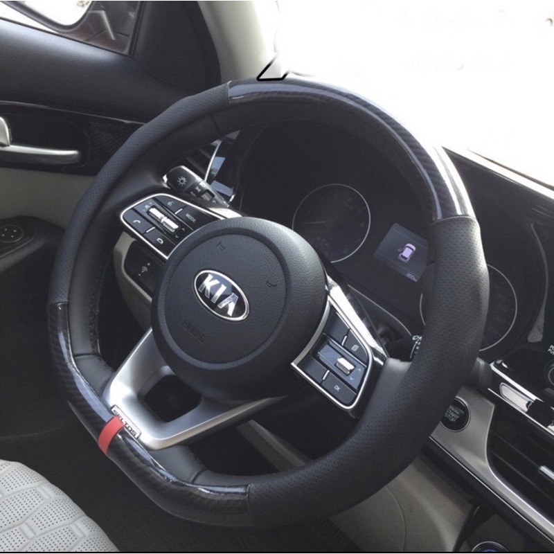 Bọc vô lăng Da Carbon chữ D cut Xe Kia SELTOS