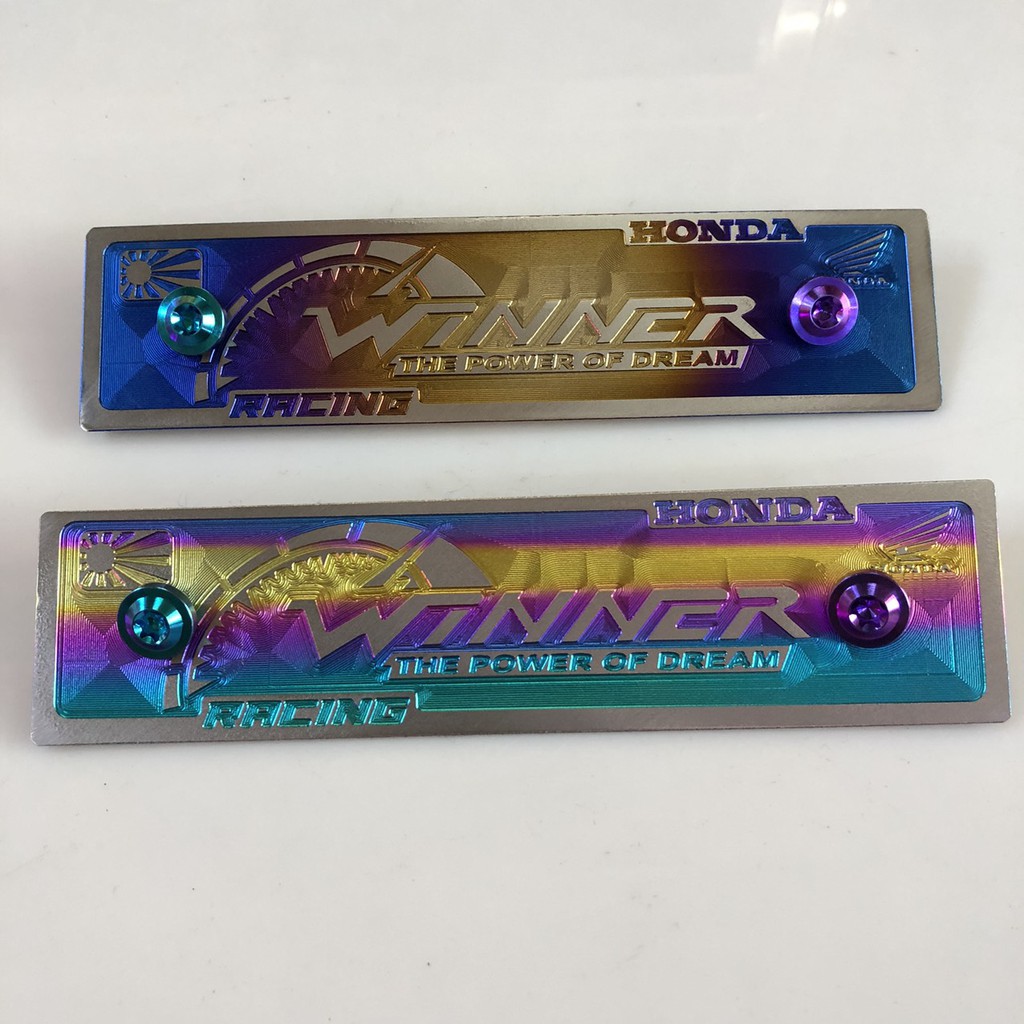 Bảng tên 3D WINNER + ốc Gr5 6li15 Titanium