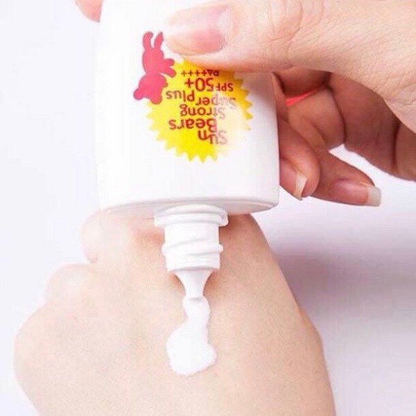 KEM CHỐNG NẮNG OMI SUNBEAR (DÒNG MÀU ĐỎ - HƯƠNG BƯỞI - CHAI 28ML)