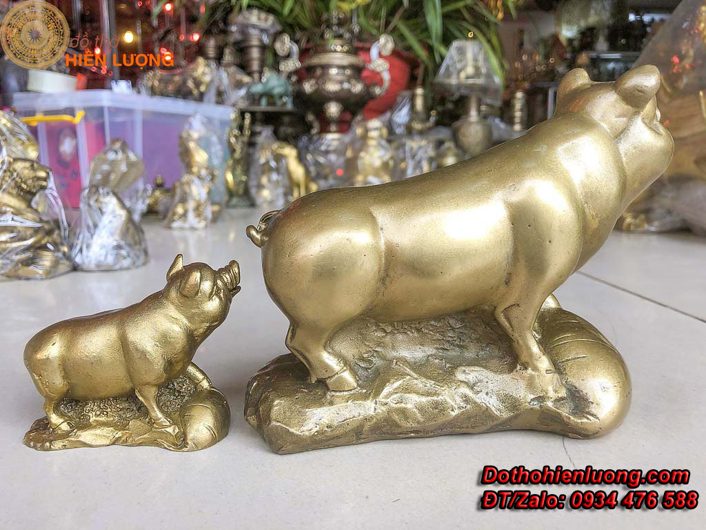 Lợn Ôm Củ Cải Bằng Đồng Phong Thủy