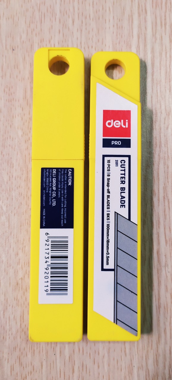 DELI Lưỡi dao rọc giấy văn phòng 09/18mm.