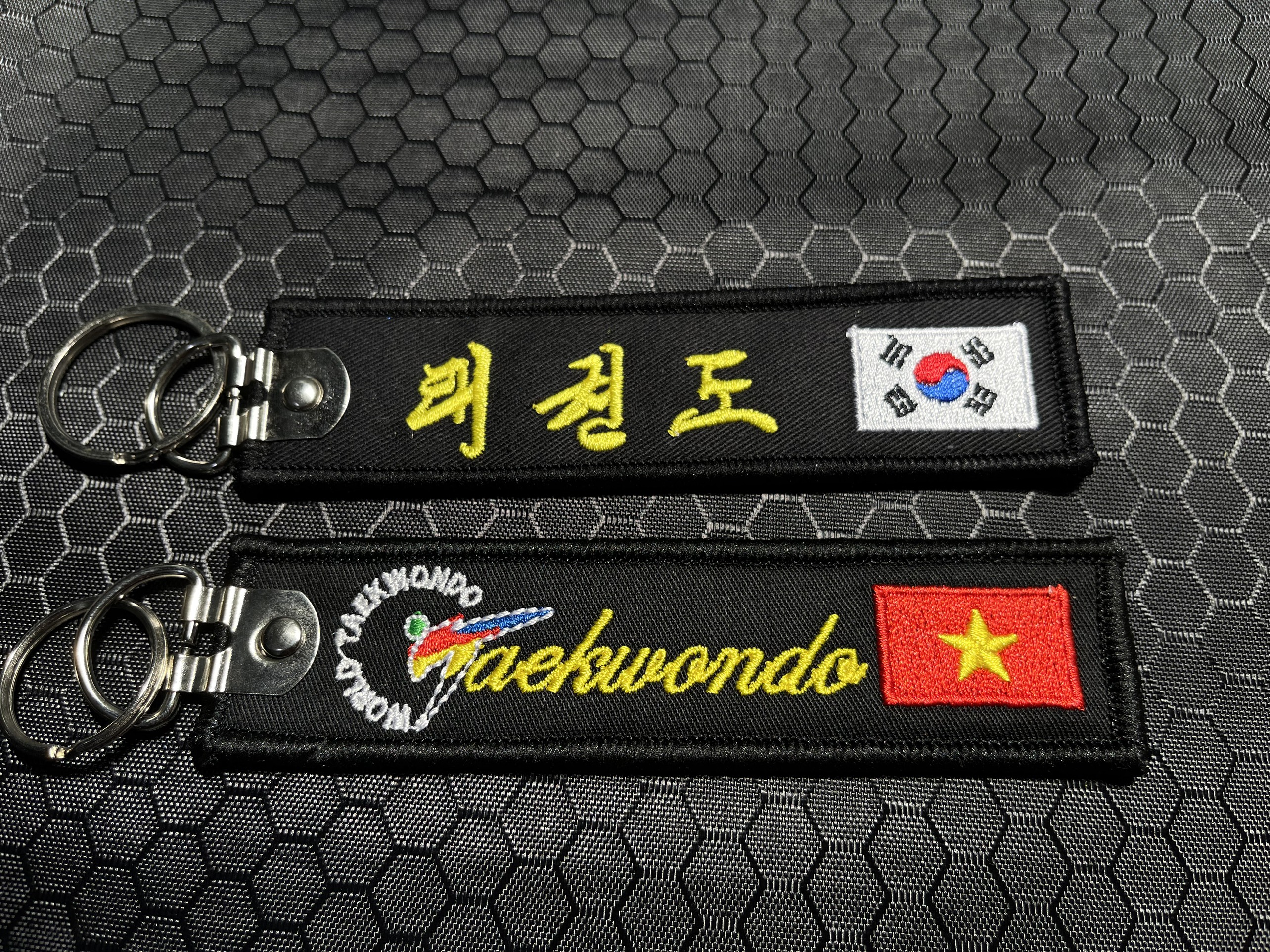 [HCM]{Móc khóa Vải Taekwondo}  Thêu 2 mặt  ailaikit