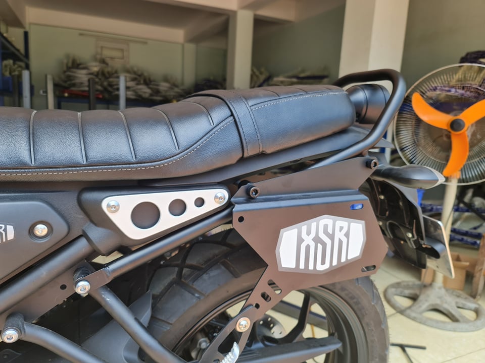 Ốp hông baga cho xe YAMAHA XSR155