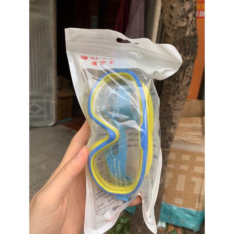 KÍNH BƠI CHỐNG MỜ CAO CẤP CHO TRẺ EM
