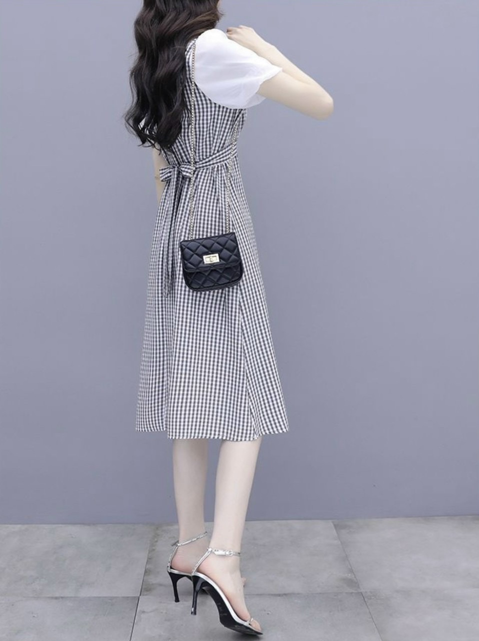 Đầm caro phối tay trắng thắt eo