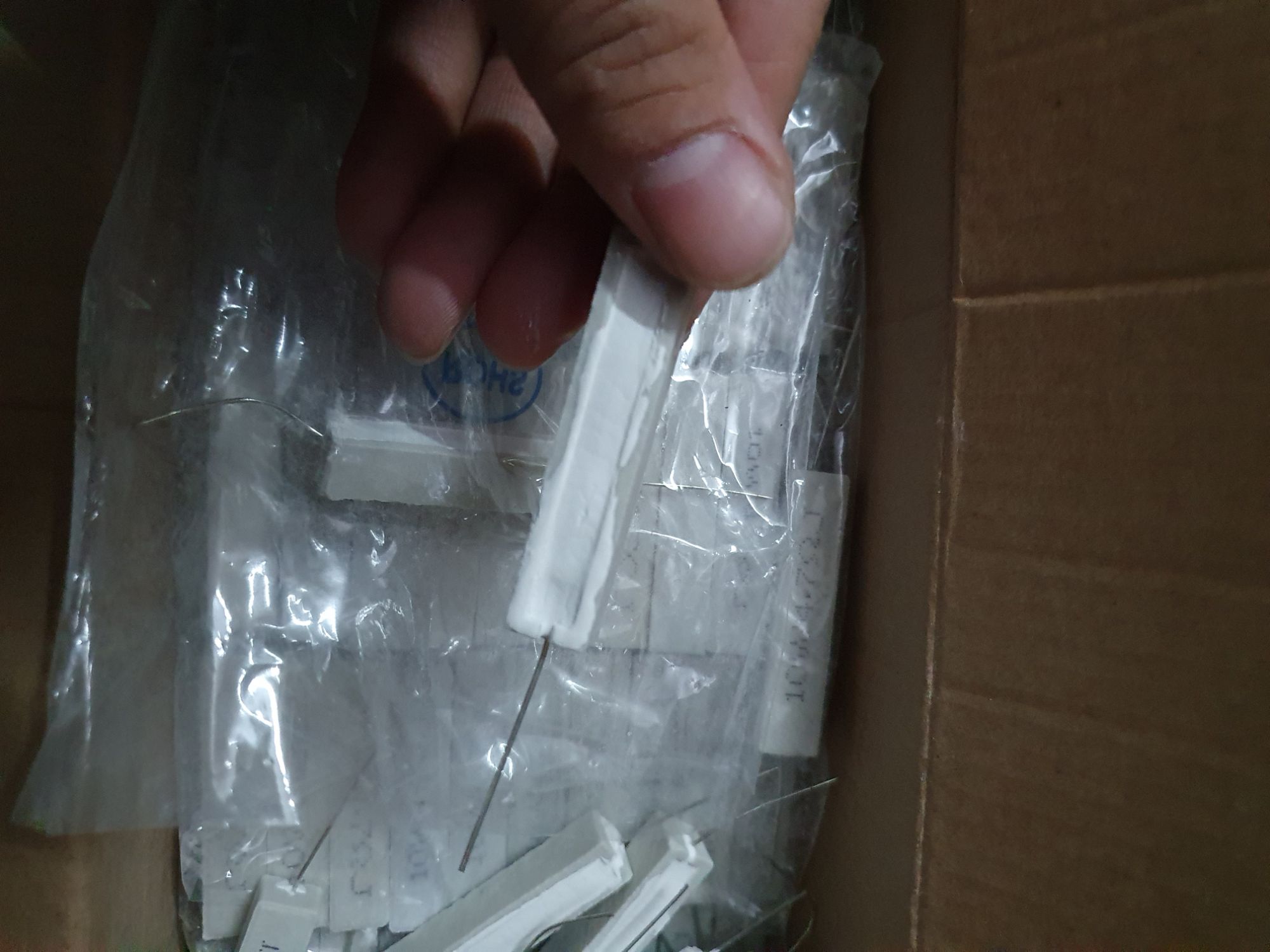 10 con trở sứ 4,7 ôm 10w