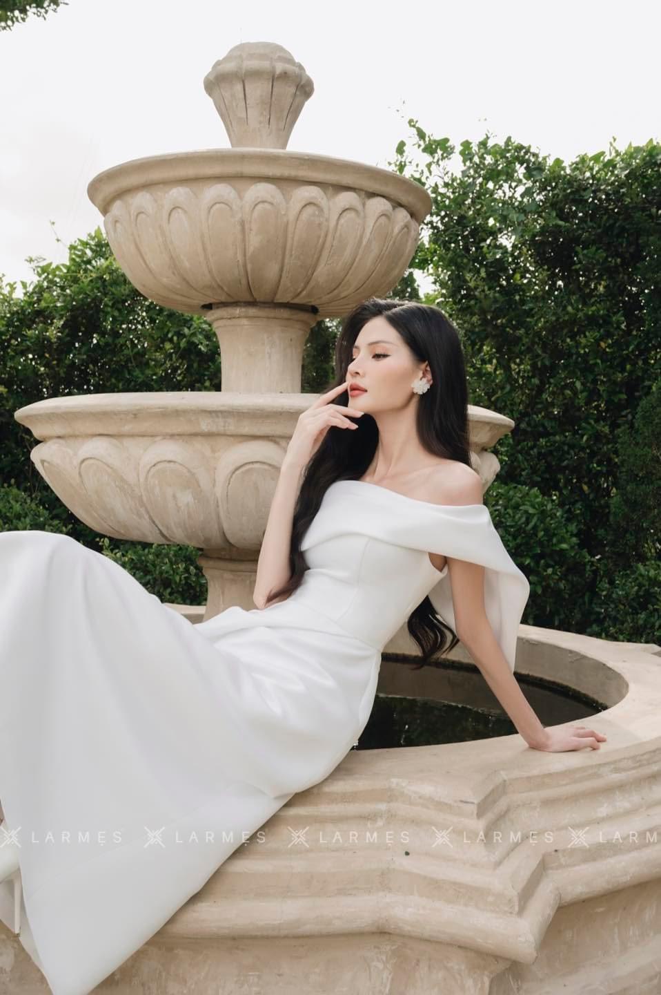 LARMES - Đầm trễ vai Amberly