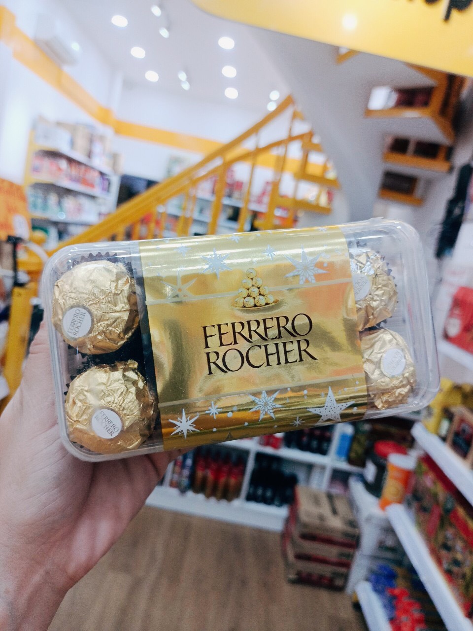 Socola nhân hạt dẻ Ferrero Rocher  hộp 16 viên
