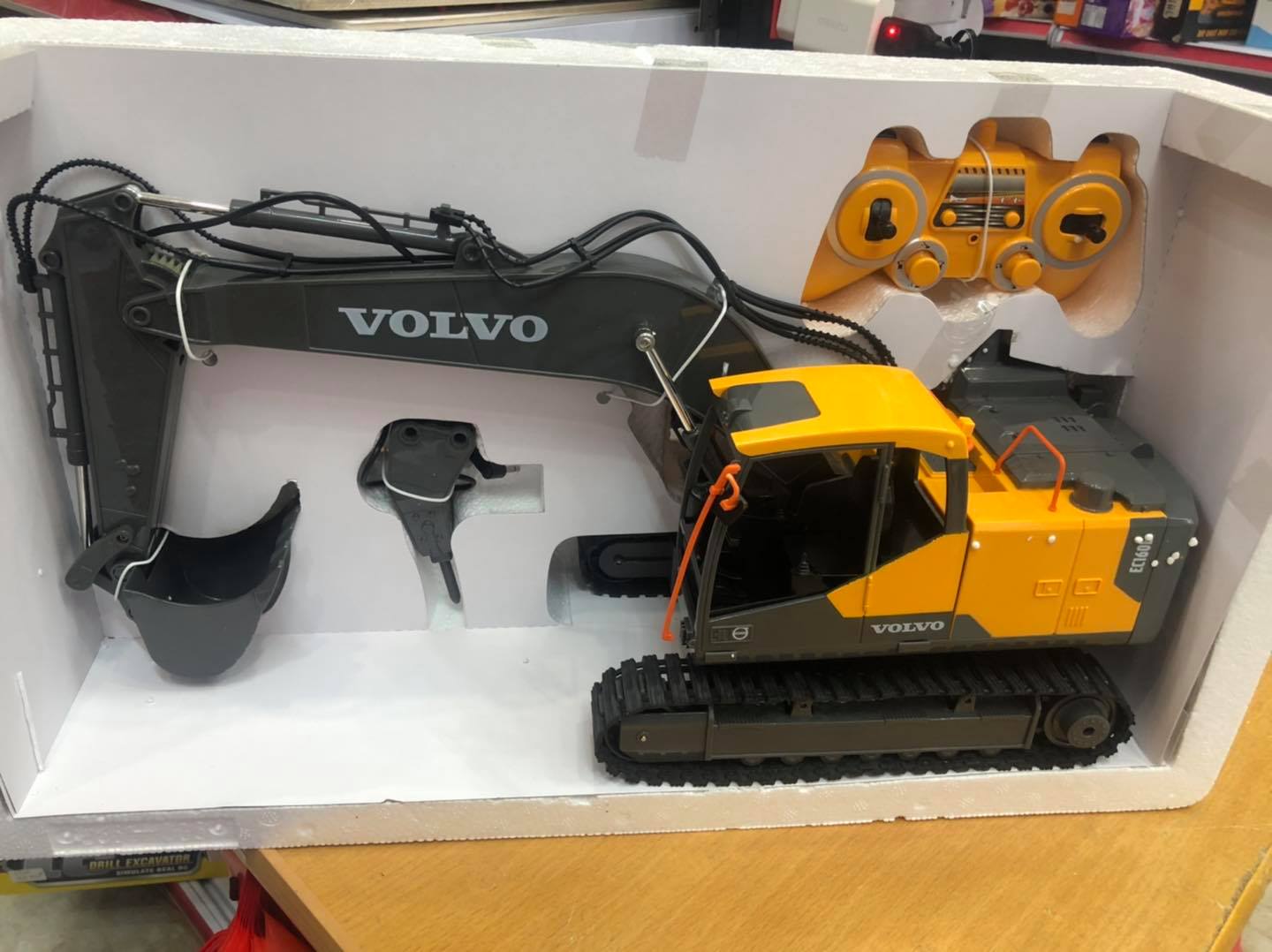 CT59 XE XÚC VOLVO CÓ THÊM ĐỤC VÀ GẮP THAY ĐỔI