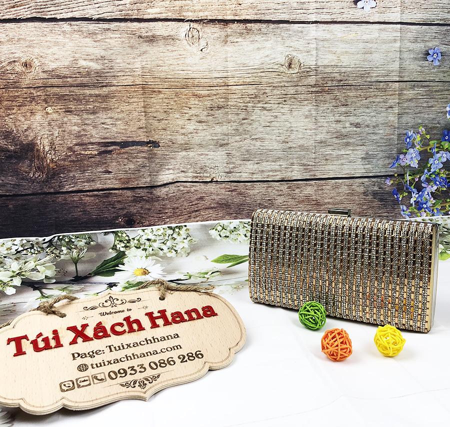 VÍ DỰ TIỆC CẦM TAY ĐÍNH ĐÁ SIÊU SANG