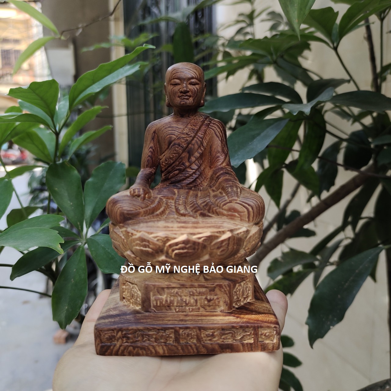 Tượng phật hoàng Trần Nhân Tông gỗ ngọc am thơm phức