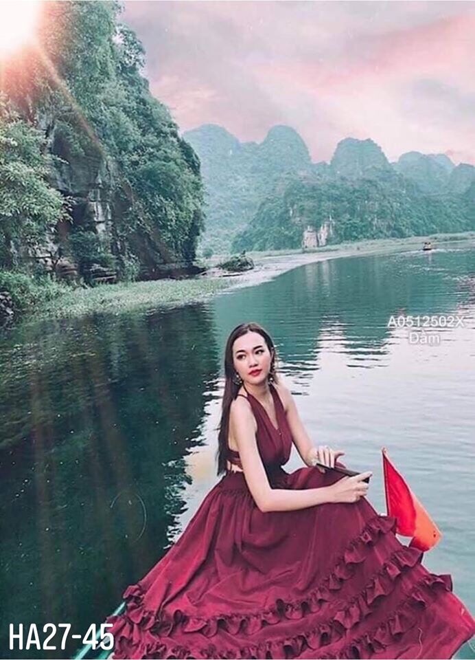 Đầm maxi cổ yếm bèo tầng đan dây lưng