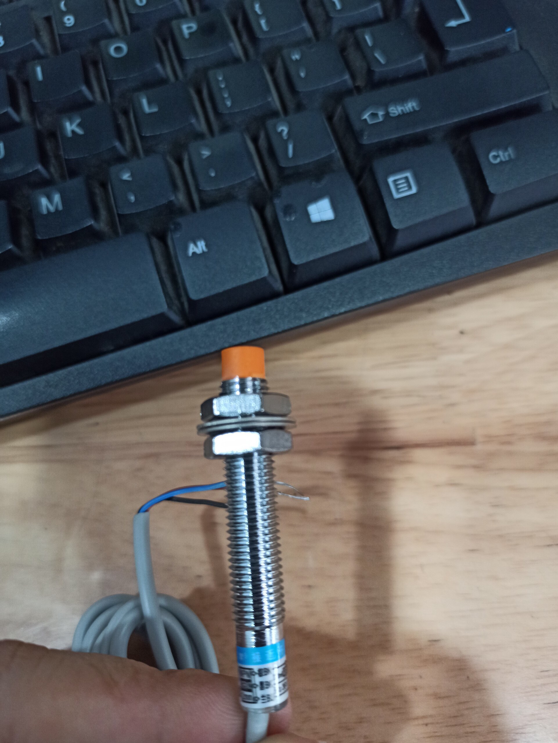 Cảm biến tiệm cận tròn phi 8 NPN