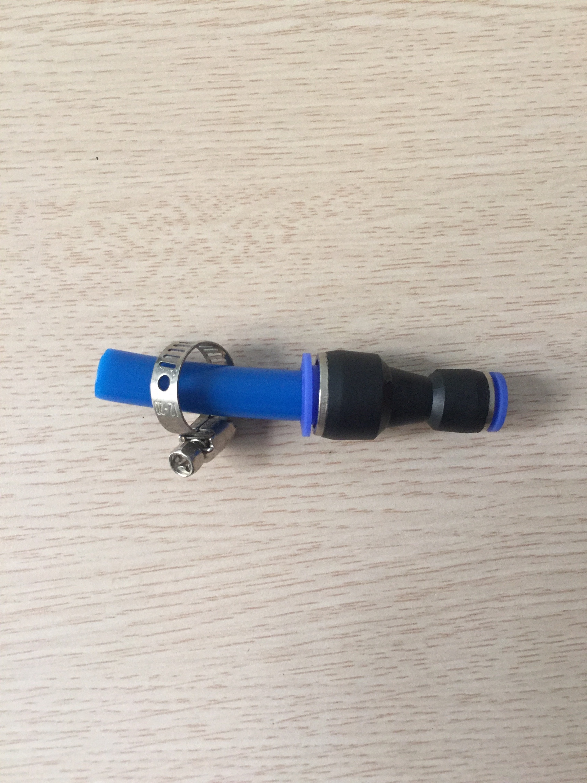 Đầu chuyển từ bơm mini ra ống 8mm