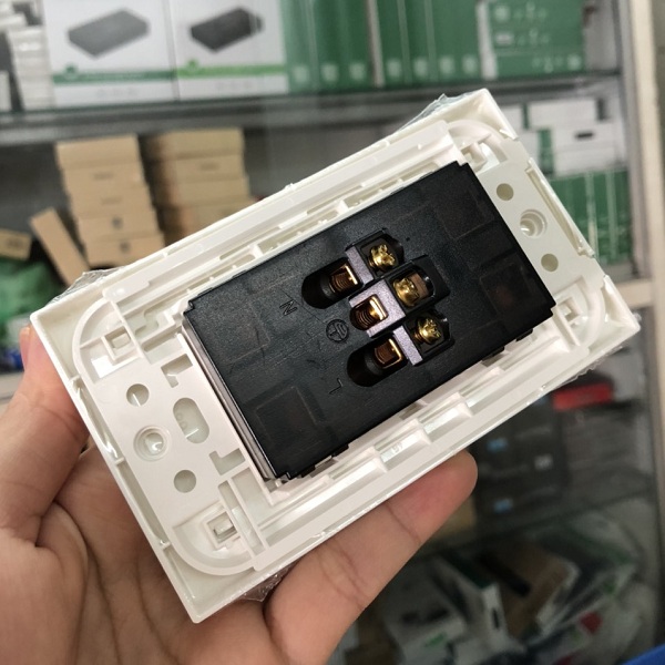 Bộ ổ cắm điện đôi 3 chấu đa năng chuẩn Anh dùng mặt Panasonic