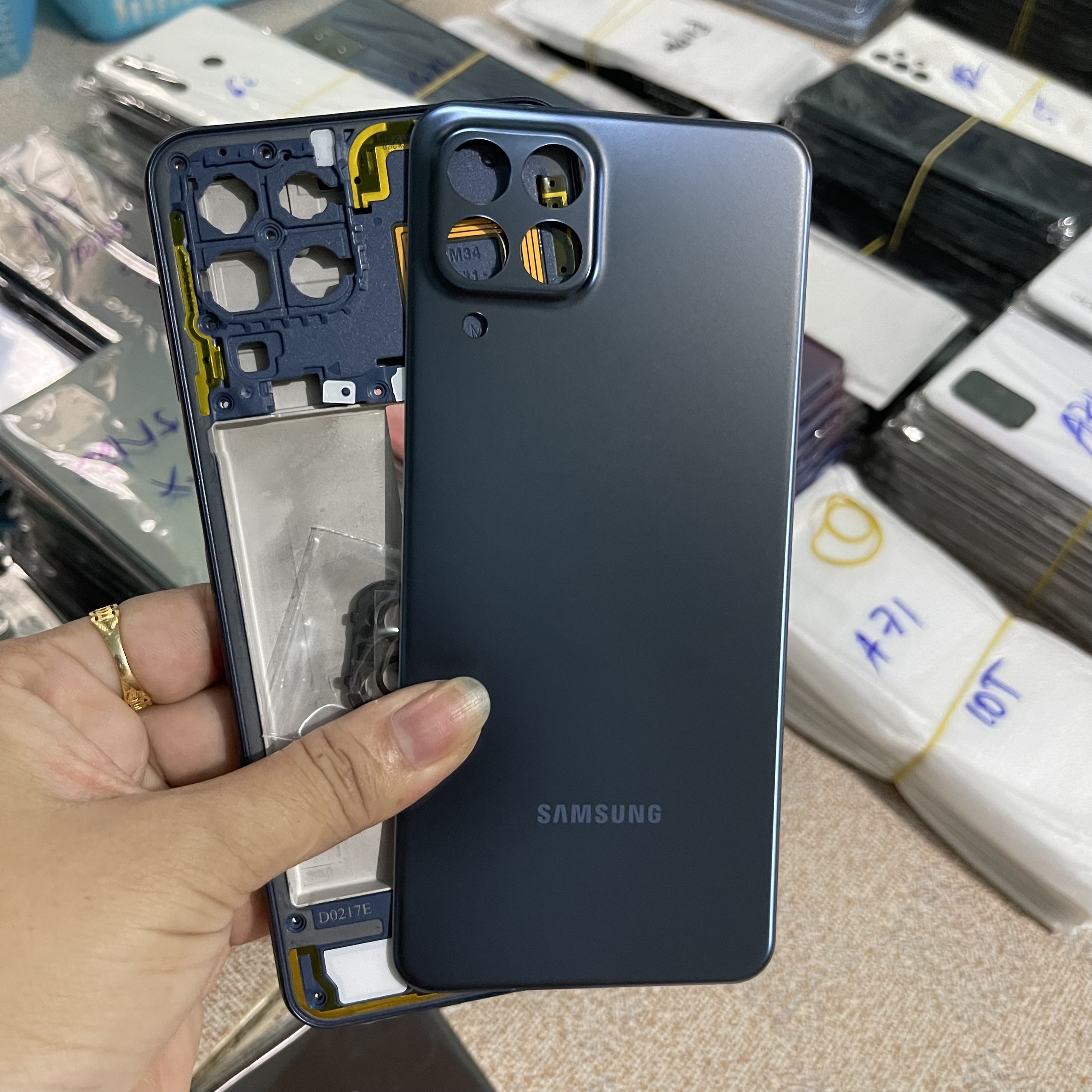bộ vỏ samsung m33 zin có kính cam