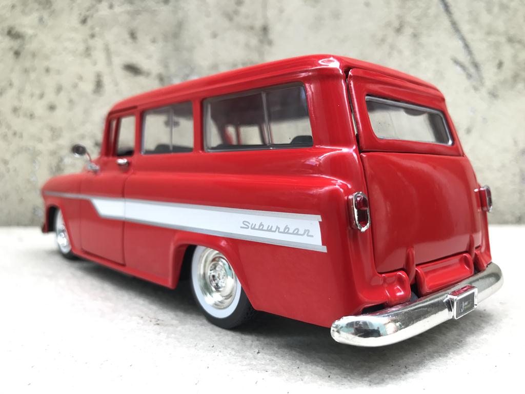 Mô hình xe cổ CHEVY SUBURBAN 1957 1:24