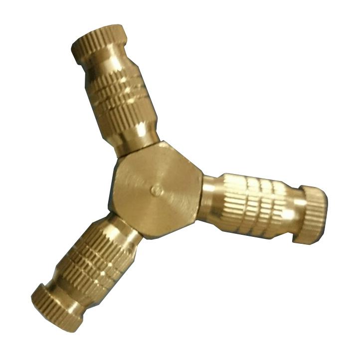 Đế Béc phun sương chia 3 hướng bao gồm béc số 1 .