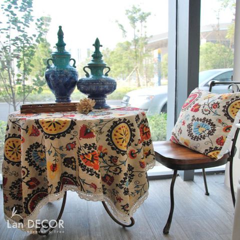 Khăn trải bàn tròn hoa rực rỡ - TB217