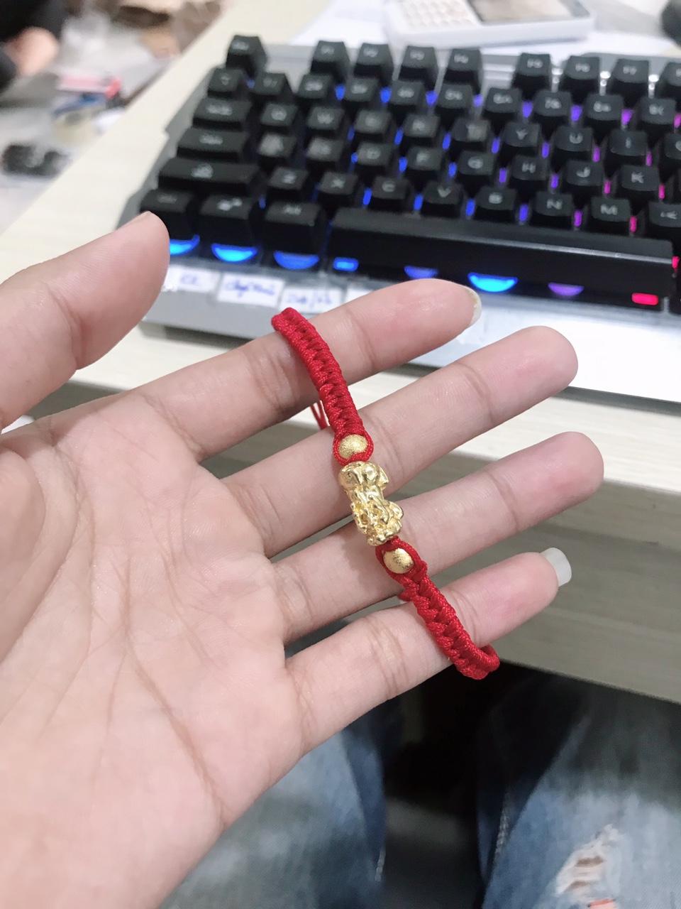 Vòng tay tỳ hưu may mắn - dây to đỏ