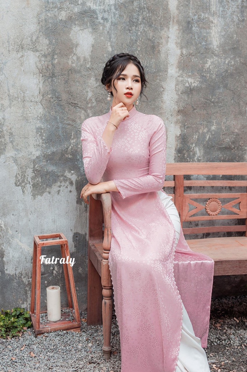 Áo dài gấm tơ cao cấp màu hồng phối ngọc cực sang, áo gấm tơ mềm