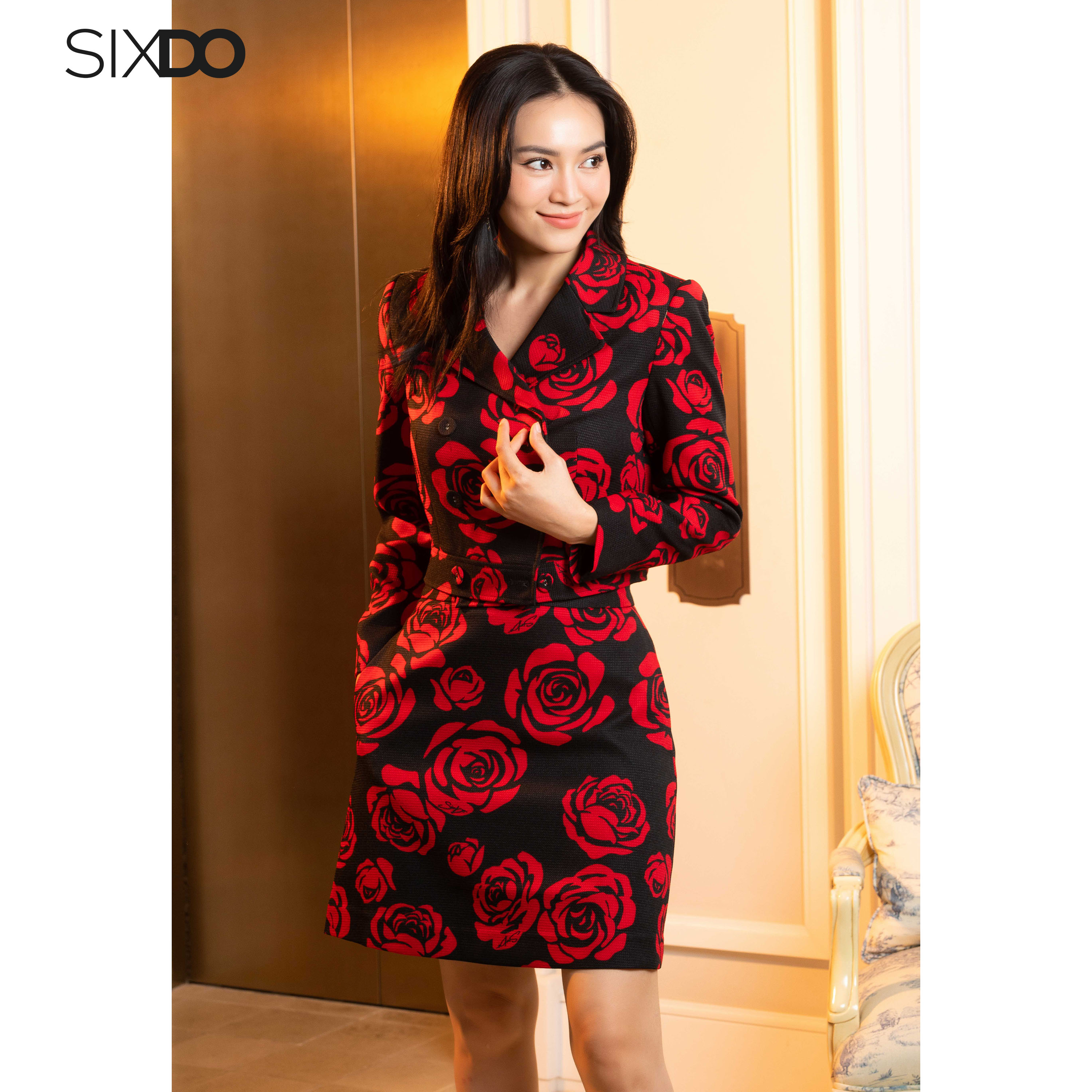 Chân váy đen mini hoa hồng đỏ SIXDO (Black With Red Rose Mini Raw Skirt)