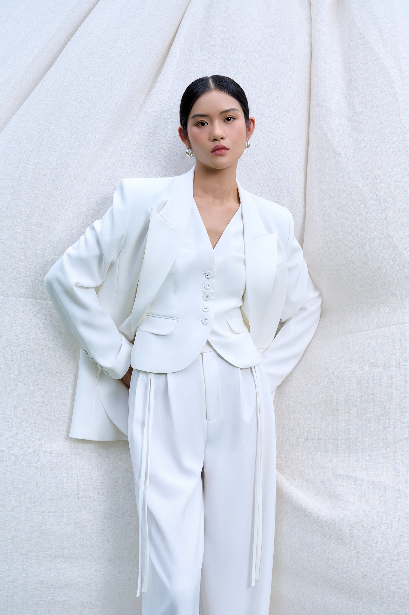 Áo blazer oversize cá tính - ESTHER STUDIOS Mega Blazer - White