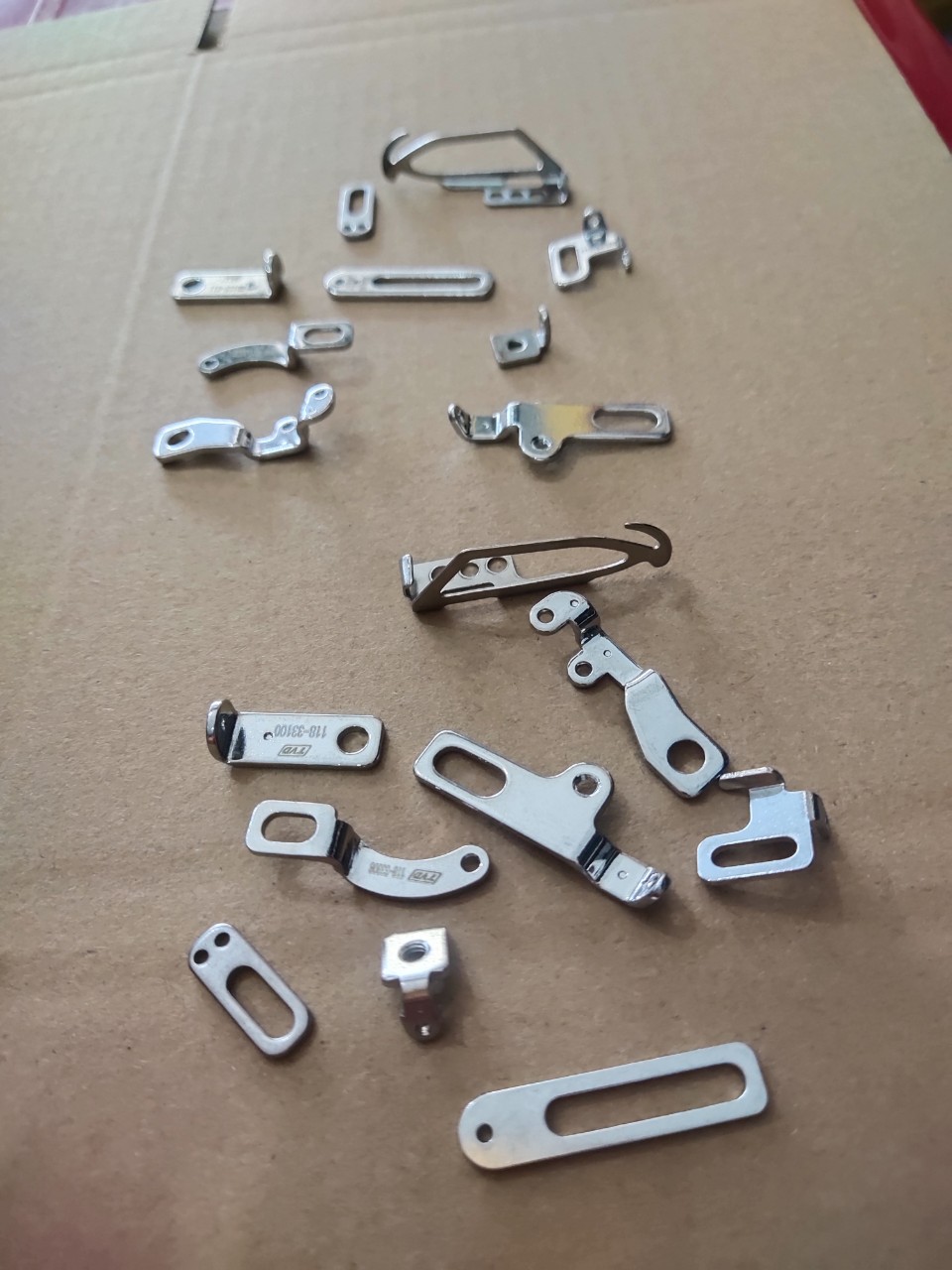 dẫn chỉ máy vắt sổ juki