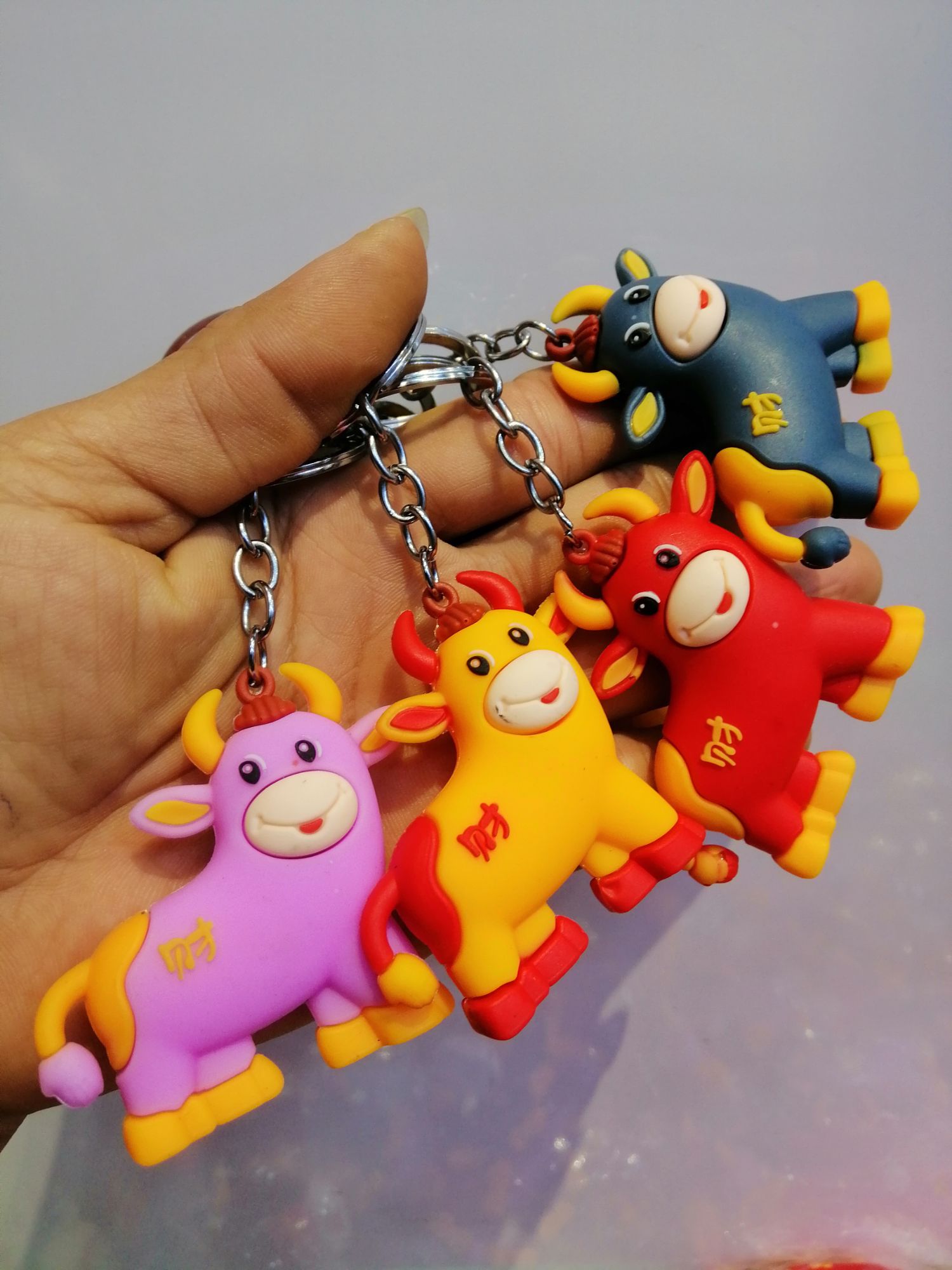 Móc khóa con trâu không có dây 3 mẫu nhiều màu