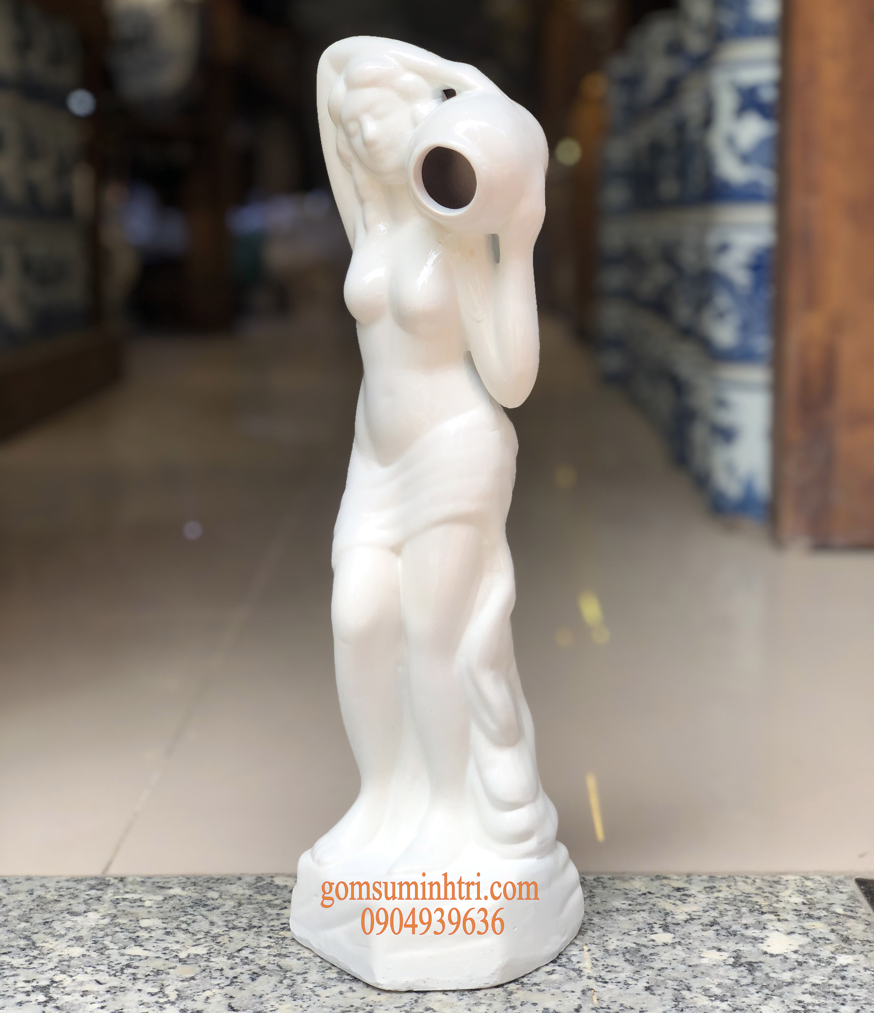 Thần vệ nữ gốm sứ Bát Tràng cao 38cm