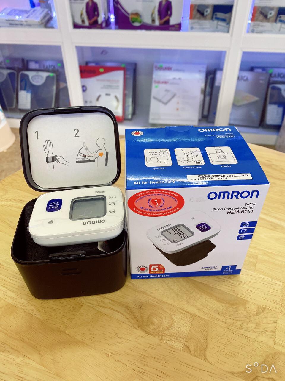 máy đo huyết áp omron hem-6161