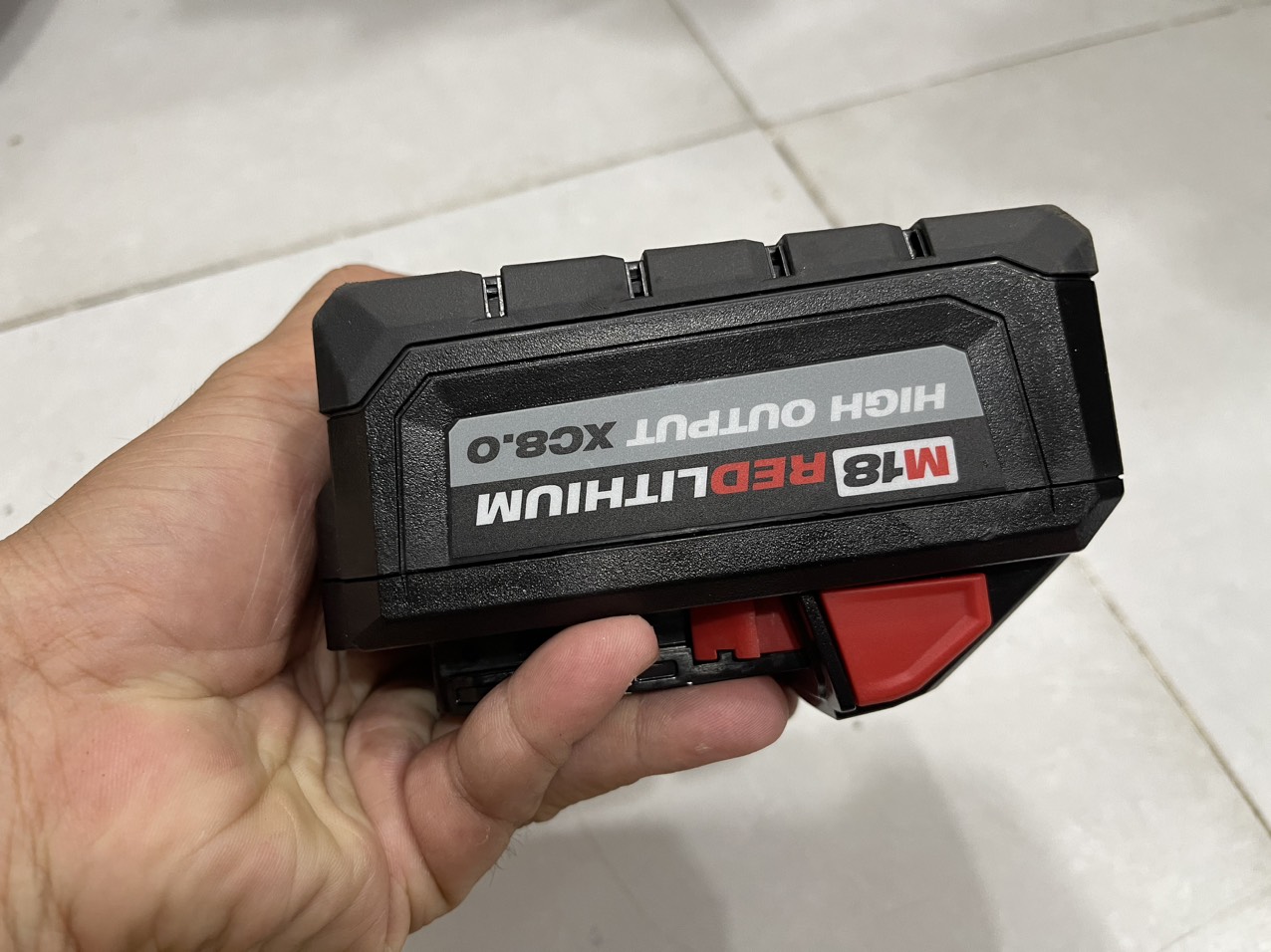 Pin li-ion redlithium 18v 8.0ah milwaukee m18hb8 lướt