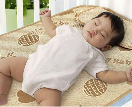 Chiếu lụa điều hòa kèm gối ngủ cao cấp cho bé